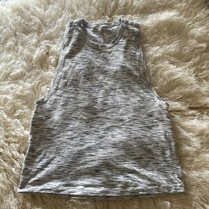 Lululemon high neck tank, size 6?